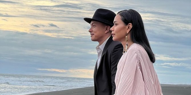 Potret Mesra Nicholas Saputra dengan Adina Wirasti, Netizen 'Aku Kira Prewed'