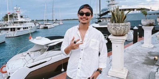 Kerap Solo Traveling, Intip Deretan Potret Aiman Ricky 'Pintu Berkah' saat Liburan