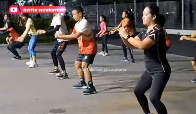 stadion manahan dibuka sampai malam hari