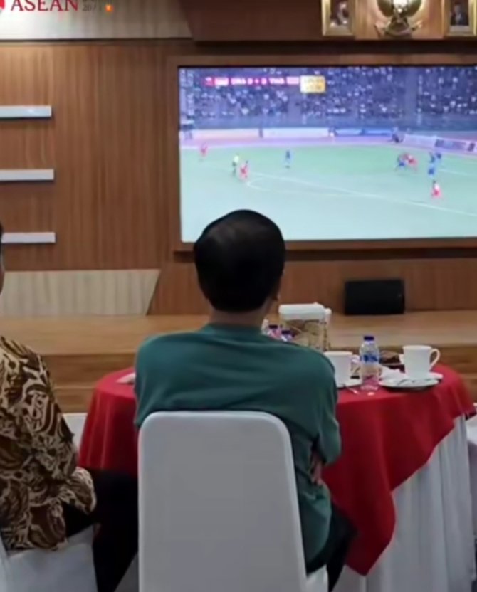 momen jokowi nonton final sea games 2023 indonesia vs thailand reaksi gibran disorot