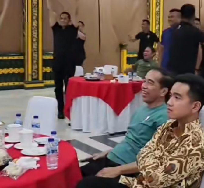 momen jokowi nonton final sea games 2023 indonesia vs thailand reaksi gibran disorot