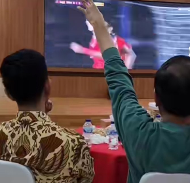 momen jokowi nonton final sea games 2023 indonesia vs thailand reaksi gibran disorot