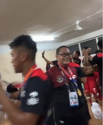 kehebohan pemain timnas di ruang ganti