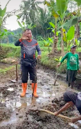 gaya pensiunan jenderal polisi saleh pegang tongkat dulu amp sekarang 039jangan sombong039