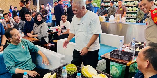 Jokowi Traktir para Menteri Makan Durian, Happy Banget Timnas Juara Sea Games