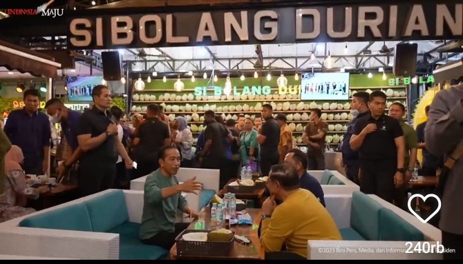 jokowi makan durian