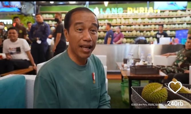 jokowi makan durian