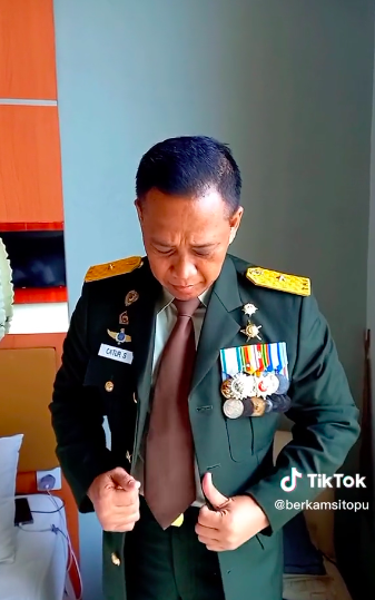 ini momen terakhir jenderal bintang 1 tni memakai seragam kebanggaan banjir doa