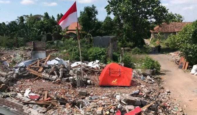 warga dirikan tenda di proyek tol jogja solo