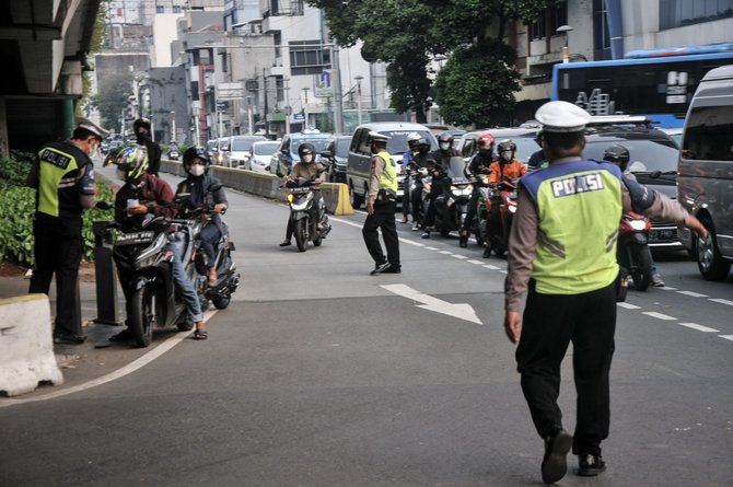 tilang manual kembali diberlakukan di jakarta