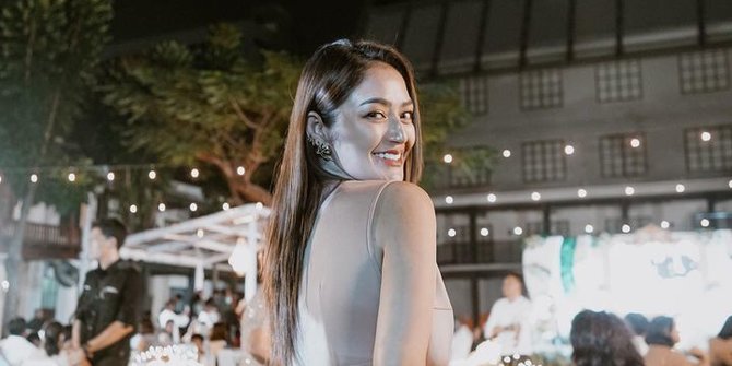 5 Gaya Siti Badriah saat hadir di Acara 'Kondangan', Dipuji Makin Cantik