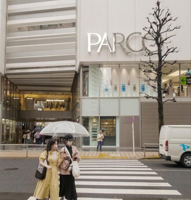 hijack sandals mejeng di jepang