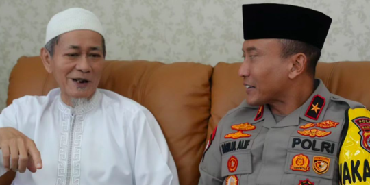 Untuk Memperkuat Pondasi diri, Wakapolda Banten Silaturahmi & Sungkem Ke Ulama