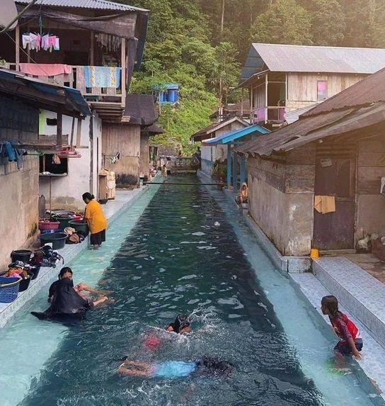 penampakan sungai di maluku