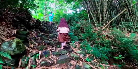 Tinggal di Hutan Angker, Bocah Perempuan Ini Rajin Sekolah, Simpan Bakat Terpendam