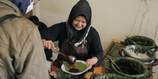 Kedai di Bandung Ini Suguhkan Kudapan Khas Bangsawan Jawa, Ada Jenang sampai Wedangan