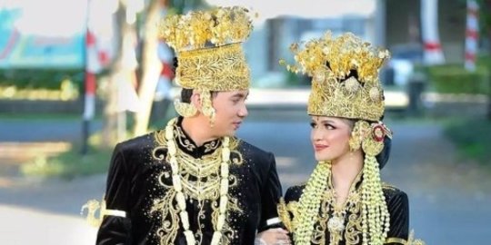 Potret Pengantin Bekasri Lamongan, Riasannya yang Unik Curi Perhatian