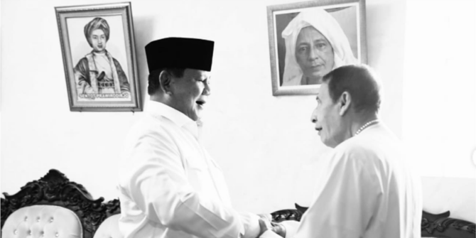 Momen Prabowo Sowan ke Habib Luthfi, Beri Keris dan Ngobrol Pemugaran Makam Pahlawan