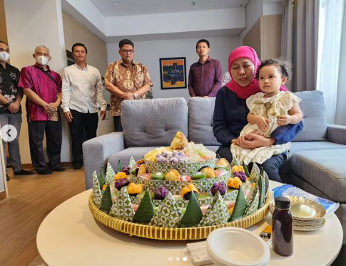 gubernur jatim dapat kejutan ulang tahun ke 58 potret kuenya curi perhatian