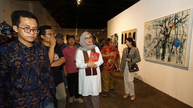 bupati ipuk buka pameran seni artos nusantara