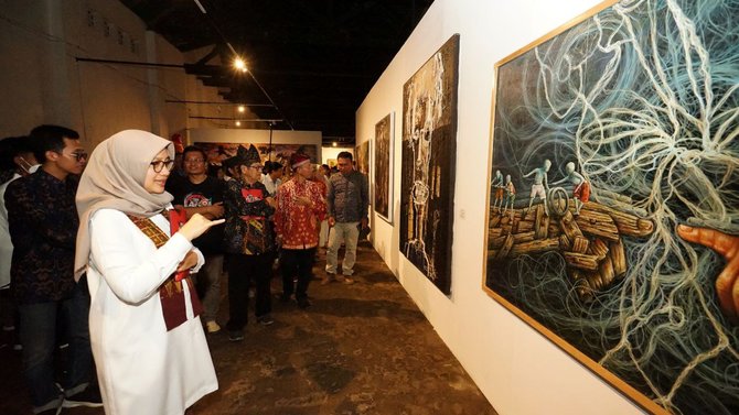 bupati ipuk buka pameran seni artos nusantara