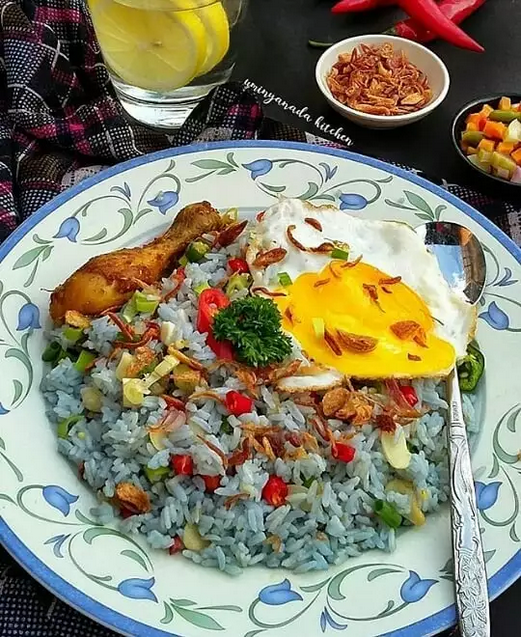 nasi goreng bunga telang