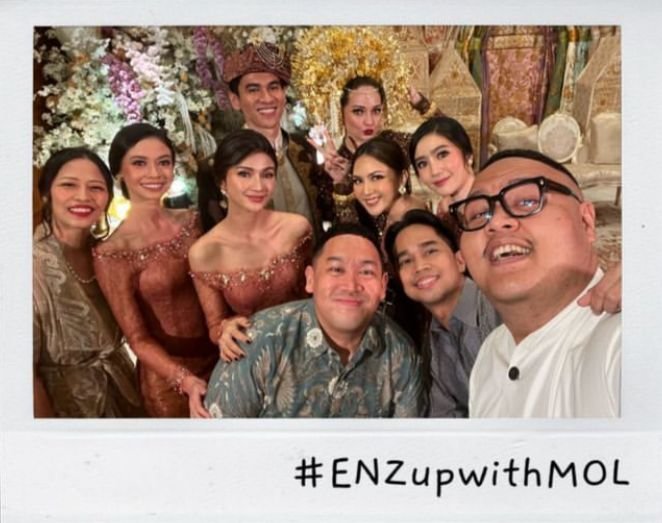 tak kalah cantik dari mempelai wanita ini potret bridesmaid di pernikahan enzy storia