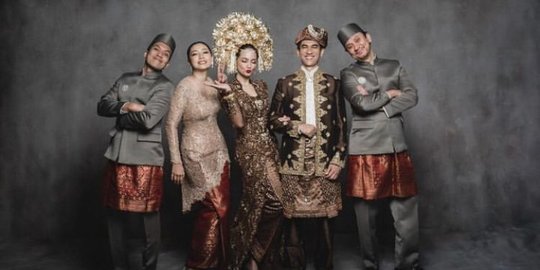 Jadi Saksi Nikah, Begini Kedekatan Vincent Rompies & Enzy Storia