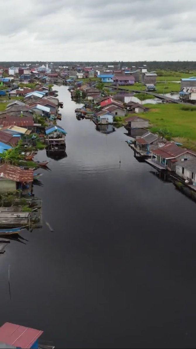 Foto aneh desa tak bertanah di Kalimantan Timur ini viral di TikTok