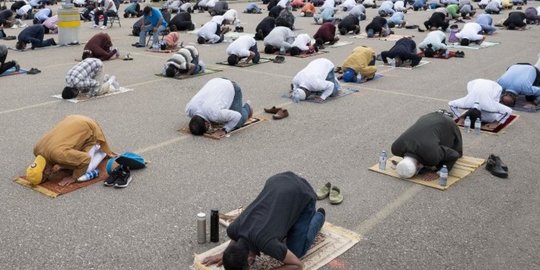 Muslim Kanada Protes Larangan Salat di Sekolah Setelah Dua Kejadian Ini