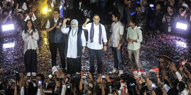 Anies Baswedan Ajak Keluarga Bertemu Ribuan Relawan di Panggung Istora Senayan