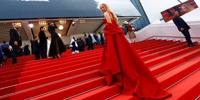 Gaun Merah Membara Jennifer Lawrence di Festival Film Cannes 2023