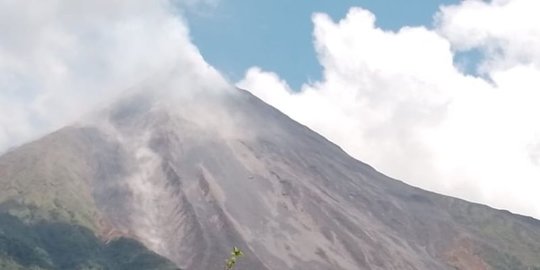 Gempa Guguran Masih Tinggi, Status Gunung Karangetang Naik jadi Level Siaga