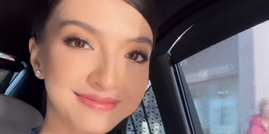 Potret Cantik Raline Shah Pakai Kebaya di Red Carpet Cannes Film Festival 2023