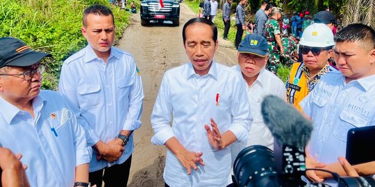 Jokowi Perintahkan Proyek BTS Tetap Jalan Usai Johnny Plate jadi Tersangka