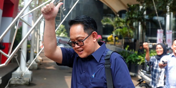 Sekda Jatim Adhy Karyono Tebar Senyuman usai Diperiksa KPK Terkait LHKPN