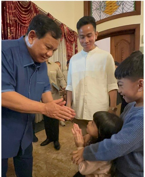 dinasehati hasto ini momen momen kebersamaan gibran dan prabowo yang jadi sorotan