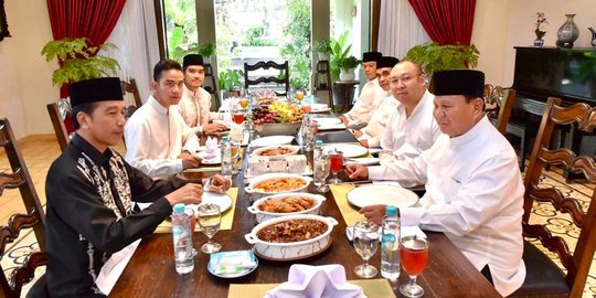 Foto-Foto Gibran dan Prabowo, dari Meja Makan Sampai Bertemu Relawan