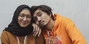 6 Artis Pria Indonesia yang Menikah di Usia Belia dan Masih Langgeng Bareng Istri
