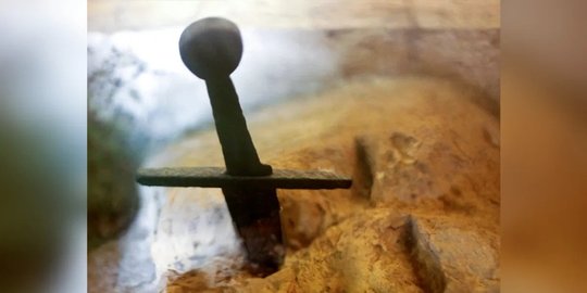 kisah sebenarnya legenda pedang excalibur, ilmuwan ungkap ada fakta mengejutkan