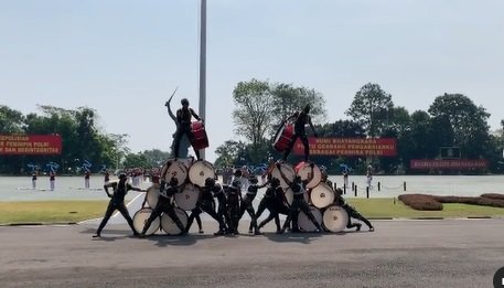 momen makan bersama taruna akpol pensiunan jenderal polri ingat 49 tahun lalu