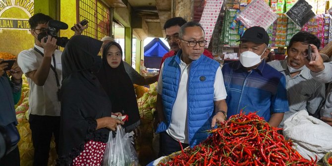 Mendag Zulhas Beberkan Penyebab Harga Telur Ayam Meroket, Capai Rp34.000 per Kg