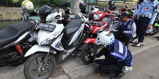 Viral Pengunjung Lebaran Betawi Kaget Ban Motor Digemobisi, Ini Penjelasan Dishub