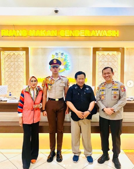 eks jendral polisi foto bareng taruna akpol 039kalah tinggi kalau daftar sekarang039