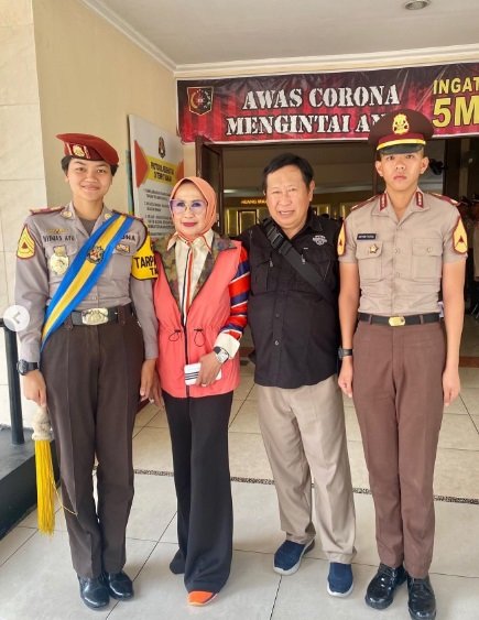 eks jendral polisi foto bareng taruna akpol 039kalah tinggi kalau daftar sekarang039