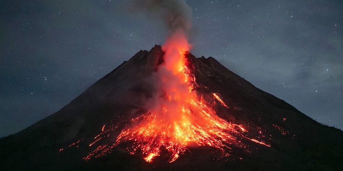 Gunung Merapi Kembali Semburkan Guguran Lava Pijar, Ini Penampakannya