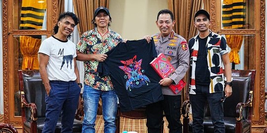 Momen Kapolri Didatangi Band Legend Slank, Bincang Santai lalu Diberi Hadiah Keren