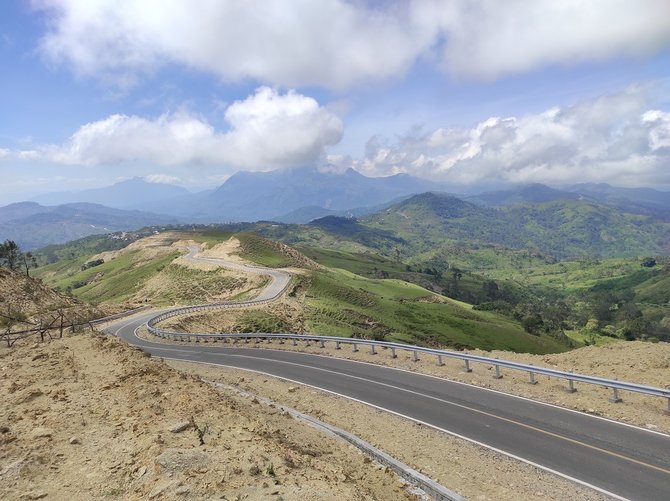 jalan sabuk merah di perbatasan indonesia timor leste