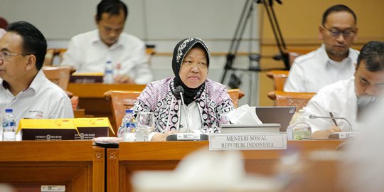 Risma: Sejak Saya Menjabat Mensos, Bansos Berupa Uang Bukan Barang