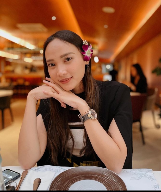 profil lycie joanna puteri indonesia 2019 diduga jadi calo tiket coldplay